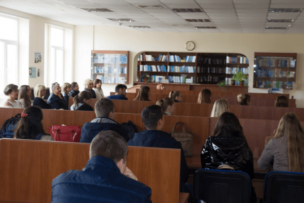 У науковій бібліотеці презентували виставку художніх робіт Ніни Коваль