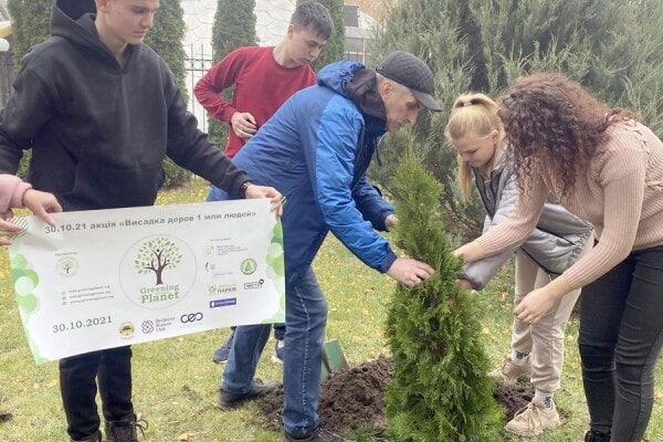 Участь в акції "Висадження дерев 1 млн людей"
