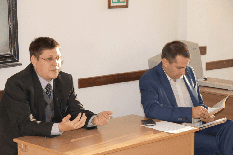 Студентів закликали поглянути критично на військову історію України