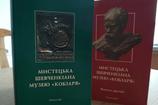 Студенти-туристи вітають музейників з професійним святом!