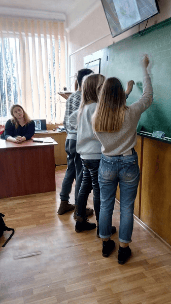 Кафедра дизайну з презентацією спеціальності завітала до ЗОШ №20