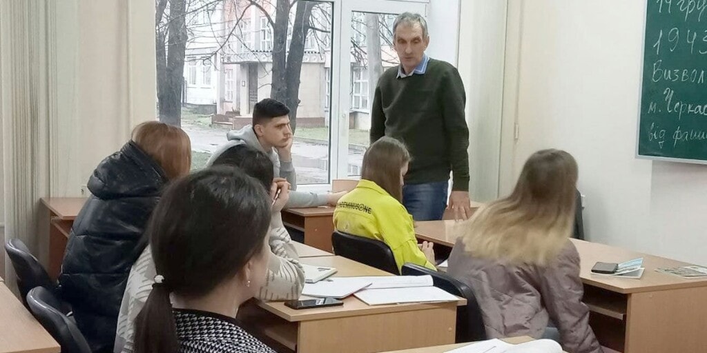 «Війна така далека і близька…»