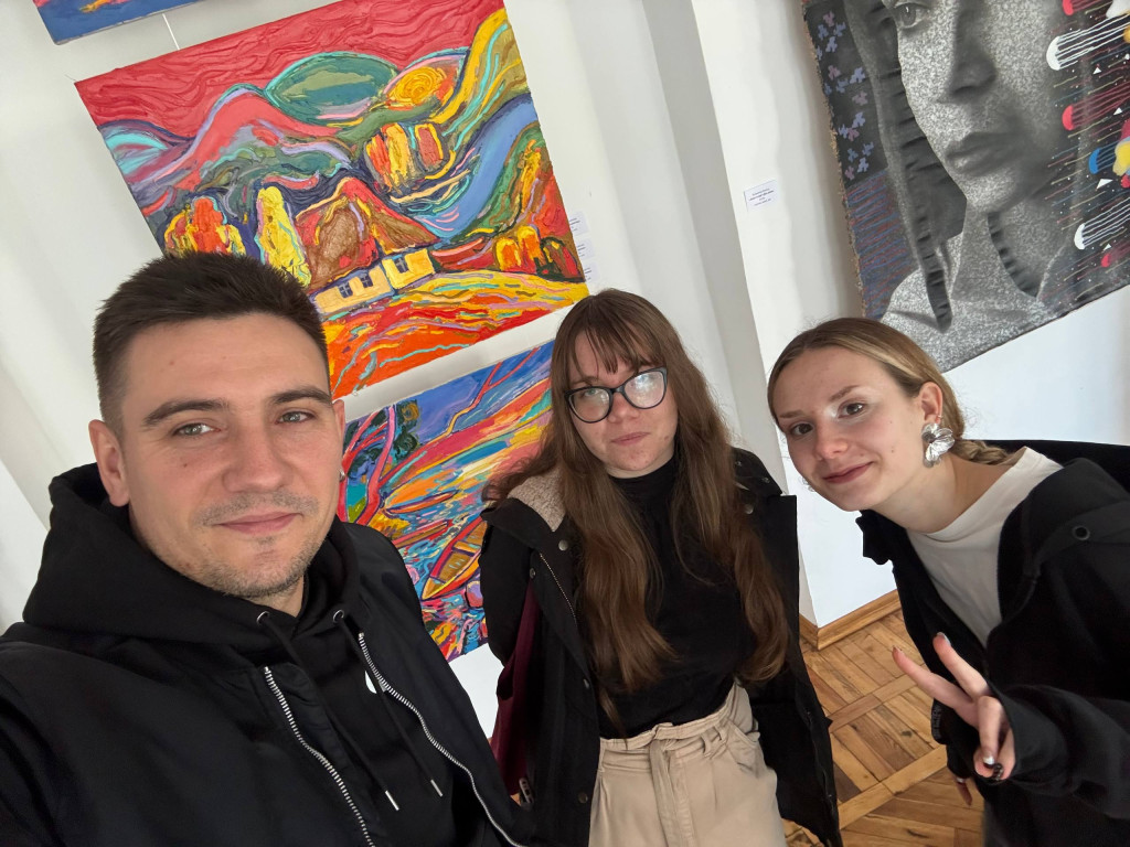Студенти та викладачі кафедри дизайну відвідали виставку «Хронографія емоцій»
