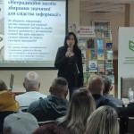 Випускниця університету презентувала книгу про слідчу практику